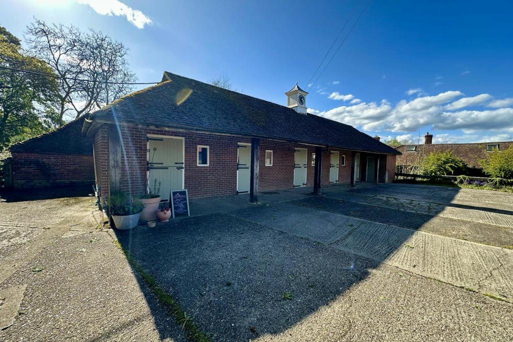 Thame Road - The Stables Long Crendon Manor - Retail, Long Crendon, Buckinghamshire HP18 9FF