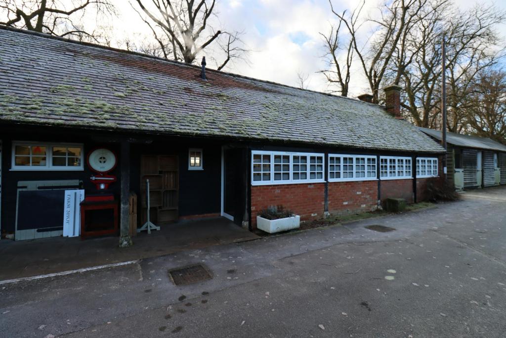 Thame Road - The Stables Long Crendon Manor - Retail, Long Crendon, Buckinghamshire HP18 9FF