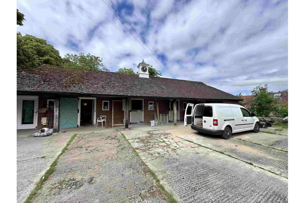 Thame Road - The Stables Long Crendon Manor - Retail, Long Crendon, Buckinghamshire HP18 9FF