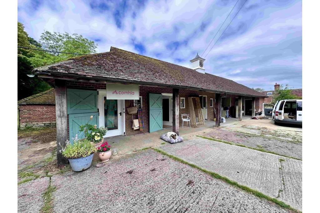 Thame Road - The Stables Long Crendon Manor - Retail, Long Crendon, Buckinghamshire HP18 9FF