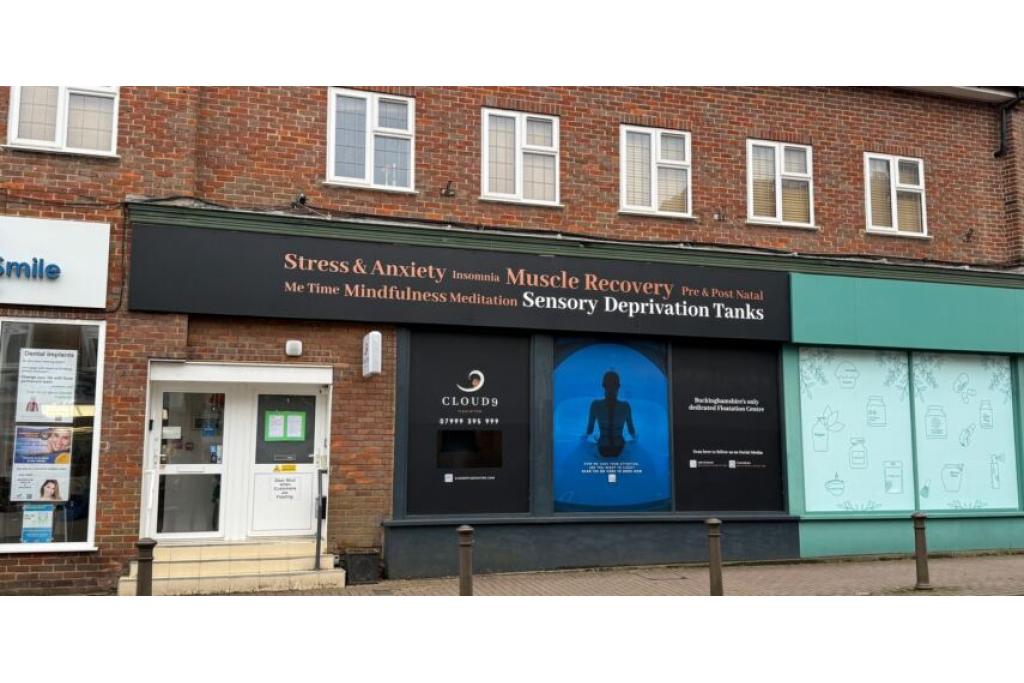 12 The Highway - Shopfront Retail/Residential, Beaconsfield, Buckinghamshire HP9 1QQ
