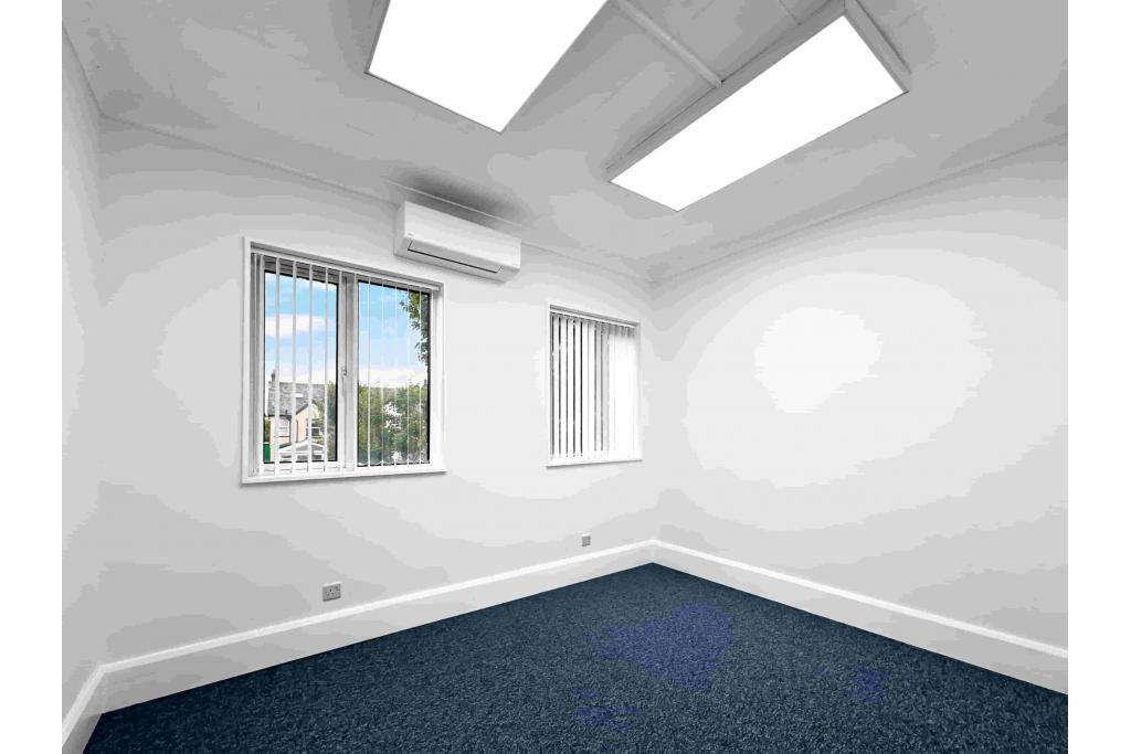 31 Bois Ln - Light Distribution, Amersham, Buckinghamshire HP6 6BT