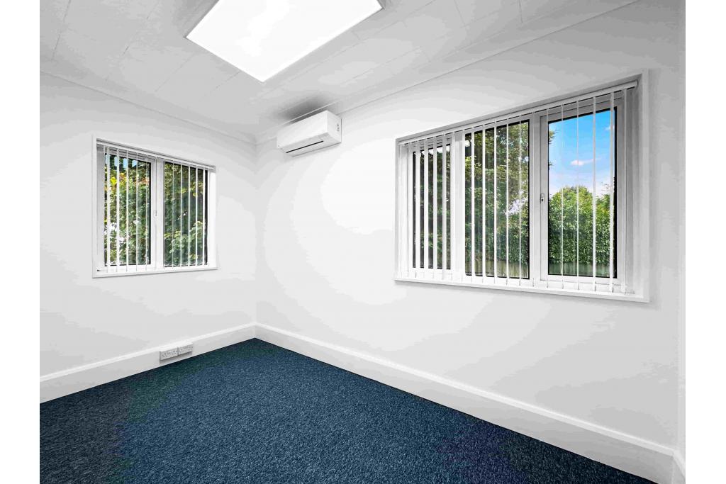 31 Bois Ln - Light Distribution, Amersham, Buckinghamshire HP6 6BT