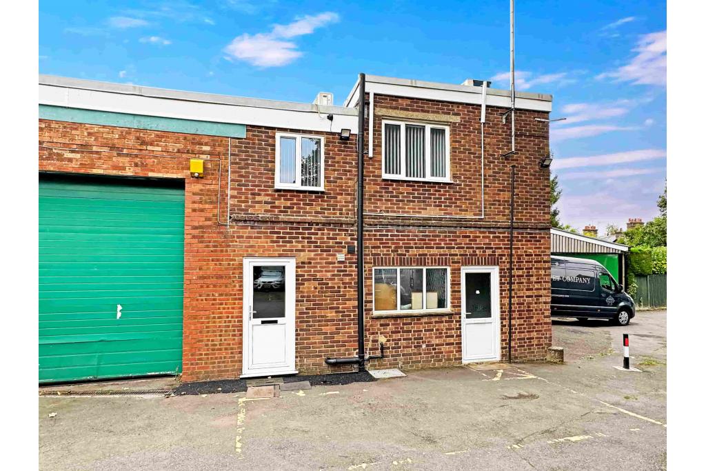 31 Bois Ln - Light Distribution, Amersham, Buckinghamshire HP6 6BT