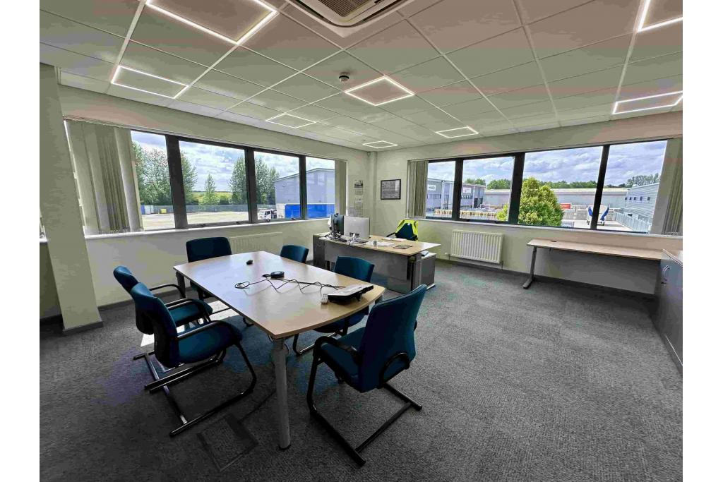 14 Drakes Drive - Revolution Hub Industrial - Long Crendon, Buckinghamshire HP18 9BA