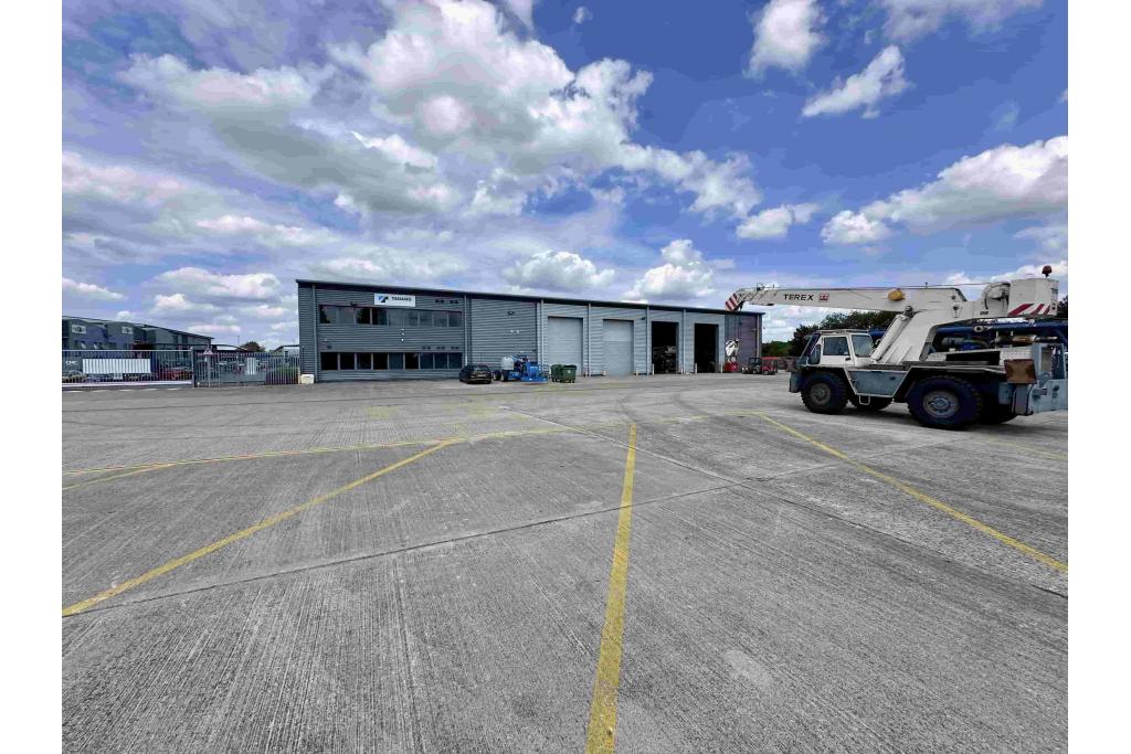 14 Drakes Drive - Revolution Hub Industrial - Long Crendon, Buckinghamshire HP18 9BA