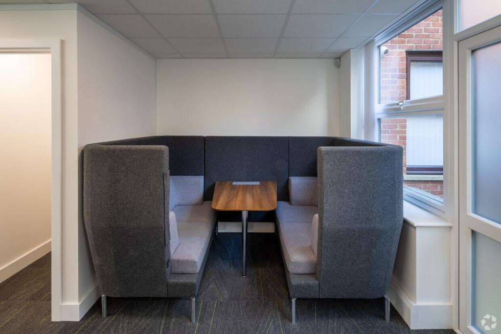 Regent House - Office, 13-15 George St, Aylesbury, Buckinghamshire HP20 2HU