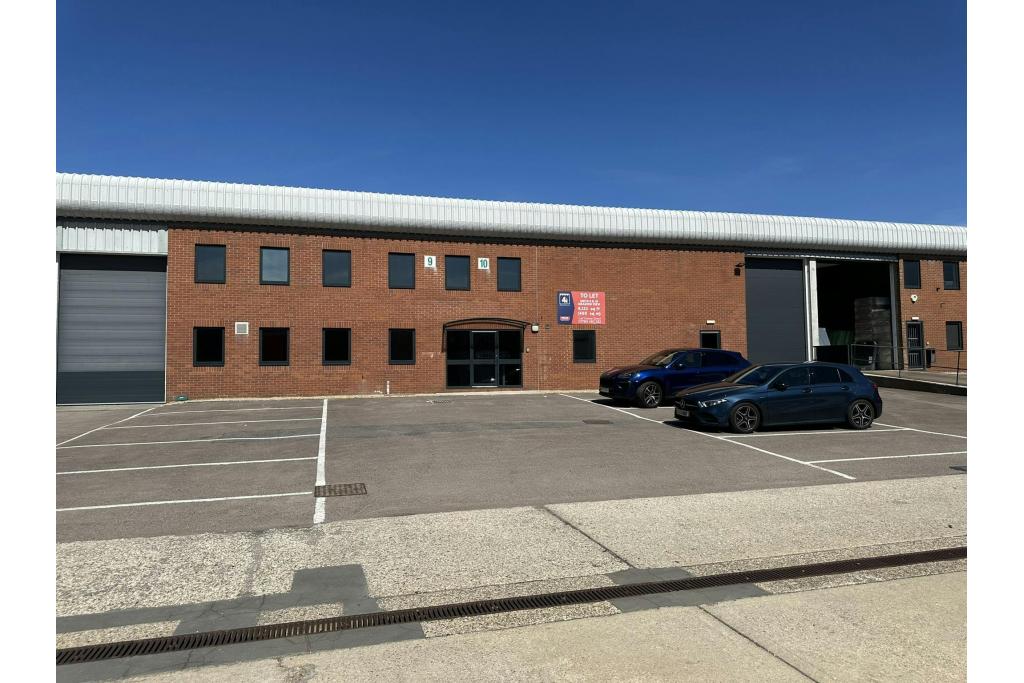 Meadow View - Warehouse, Long Crendon, Buckinghamshire HP18 9EQ