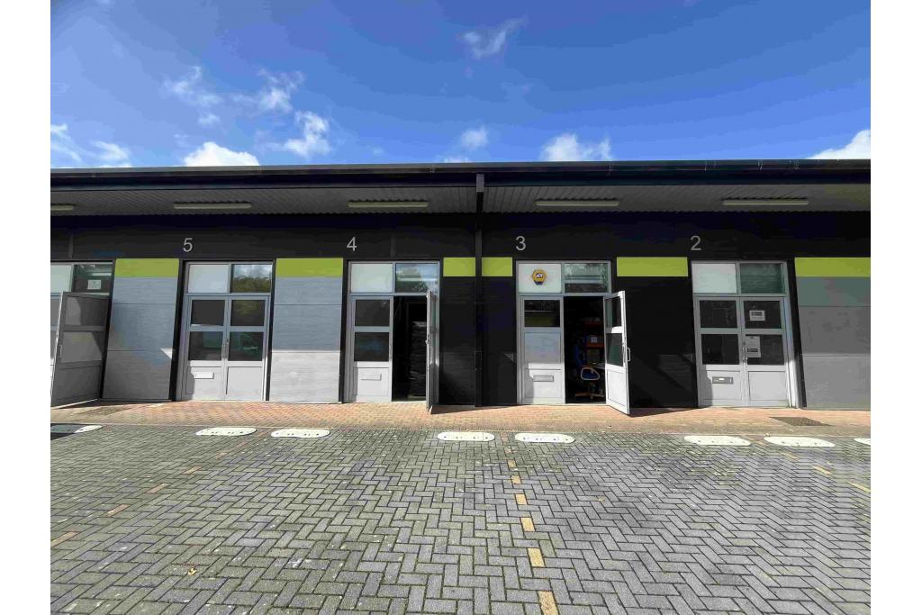 1 Smeaton Close - Space Business Centre, Aylesbury, Buckinghamshire HP19 8FJ