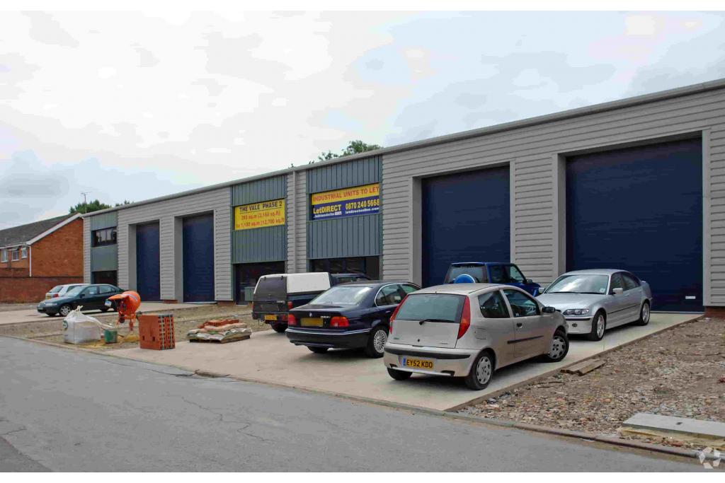 Southern Rd - Vale Industrial Centre Warehouse, Aylesbury, Buckinghamshire HP19 9EW