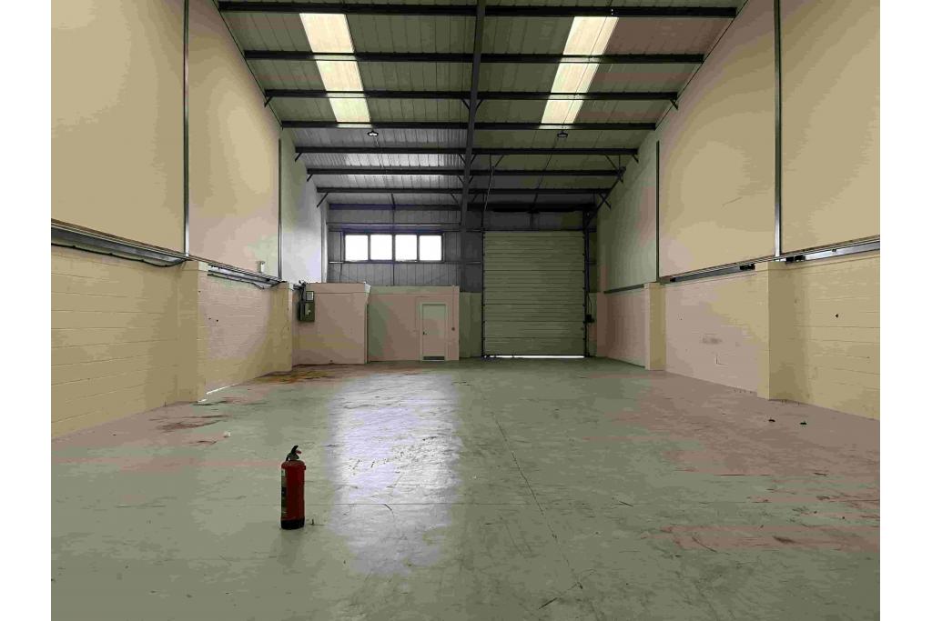 Southern Rd - Vale Industrial Centre Warehouse, Aylesbury, Buckinghamshire HP19 9EW