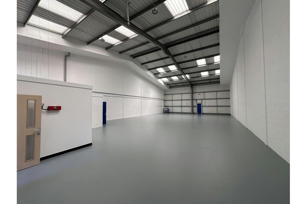 Haddenham Business Park Warehouse - Thame Road, Haddenham, Buckinghamshire HP17 8LJ