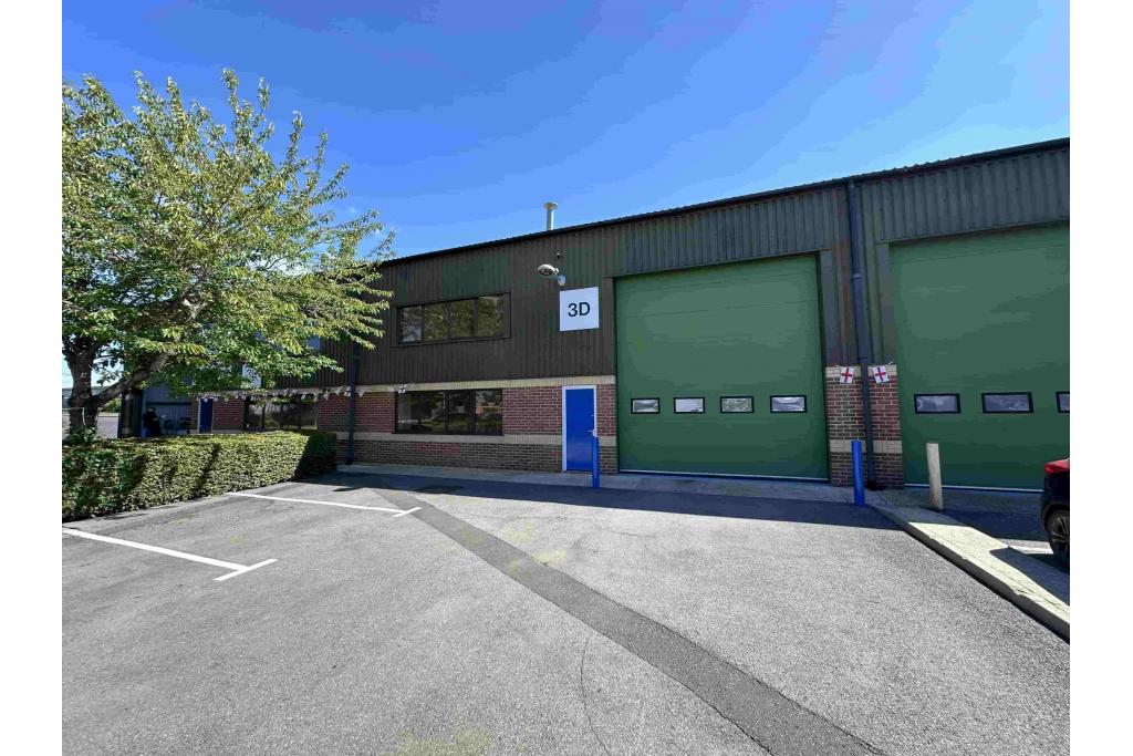 Haddenham Business Park Warehouse - Thame Road, Haddenham, Buckinghamshire HP17 8LJ