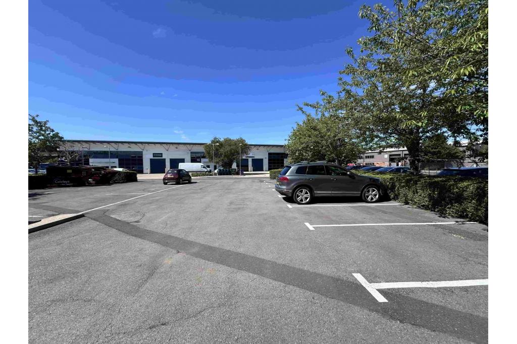 Haddenham Business Park Warehouse - Thame Road, Haddenham, Buckinghamshire HP17 8LJ