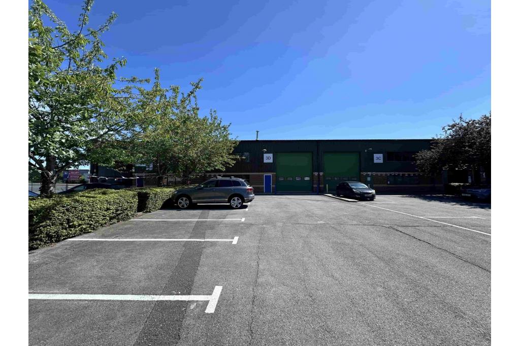 Haddenham Business Park Warehouse - Thame Road, Haddenham, Buckinghamshire HP17 8LJ