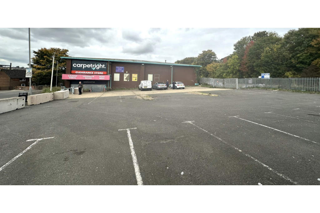 Bellfield Rd - Carpetright Retail Warehouse, High Wycombe, Buckinghamshire HP13 5HN