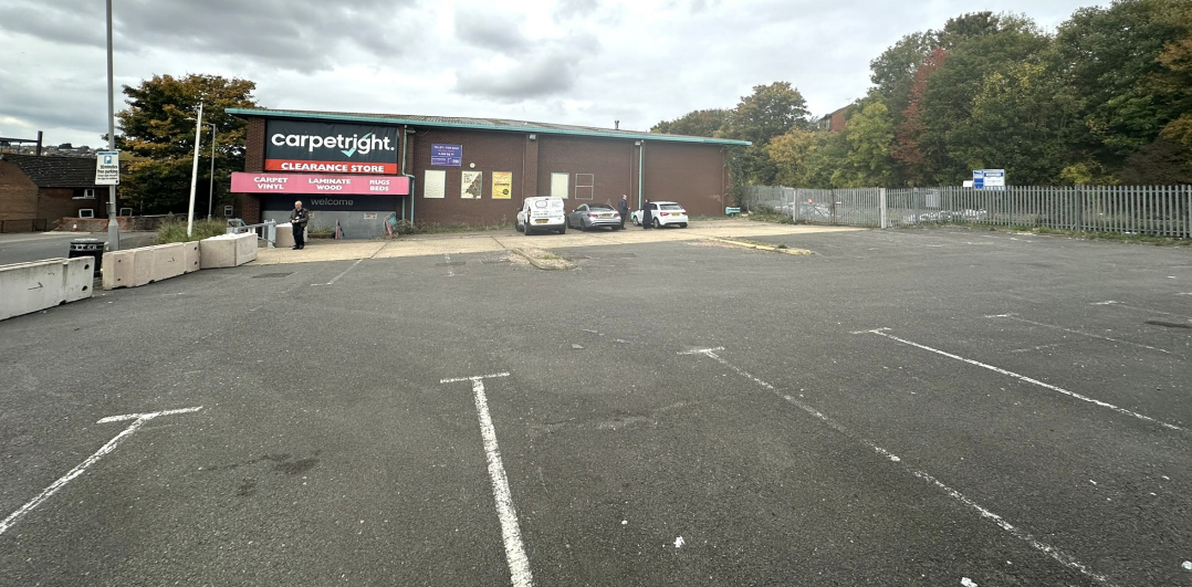 Bellfield Rd - Carpetright Retail Warehouse, High Wycombe, Buckinghamshire HP13 5HN