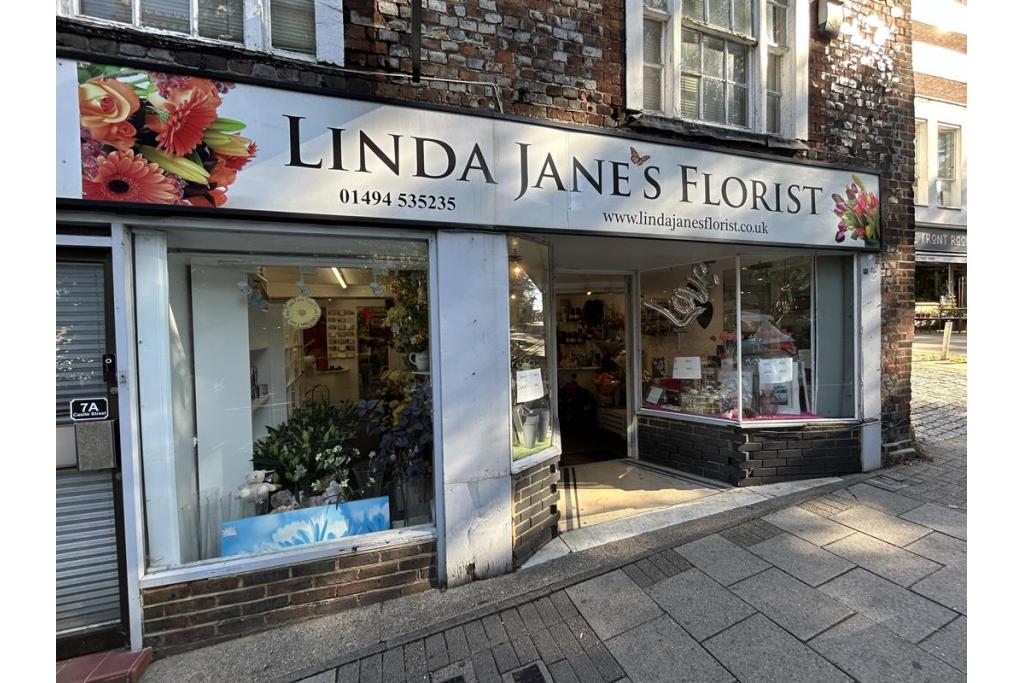 7 Castle St - Shopfront Retail/Office, High Wycombe, Buckinghamshire HP13 6RZ