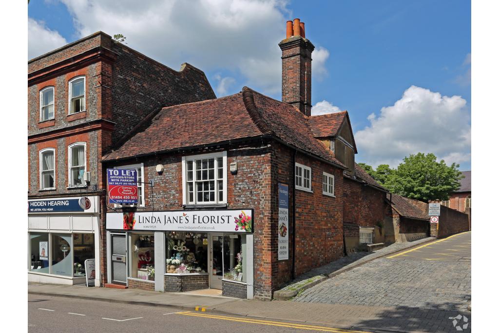7 Castle St - Shopfront Retail/Office, High Wycombe, Buckinghamshire HP13 6RZ