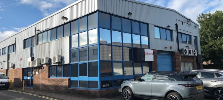 1 Cleveland Way - Industrial Service Unit, Hemel Hempstead, Hertfordshire HP2 7DA