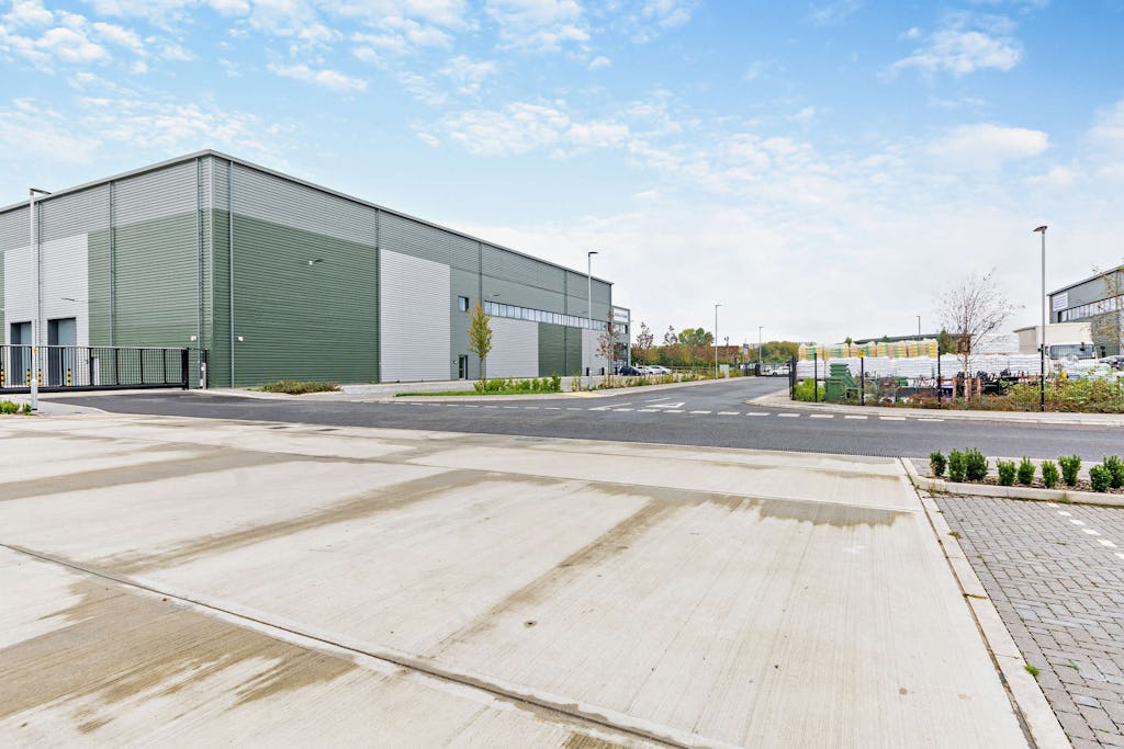 College Rd - Vantage 41 - Warehouse, Aylesbury, Buckinghamshire HP22 5EW