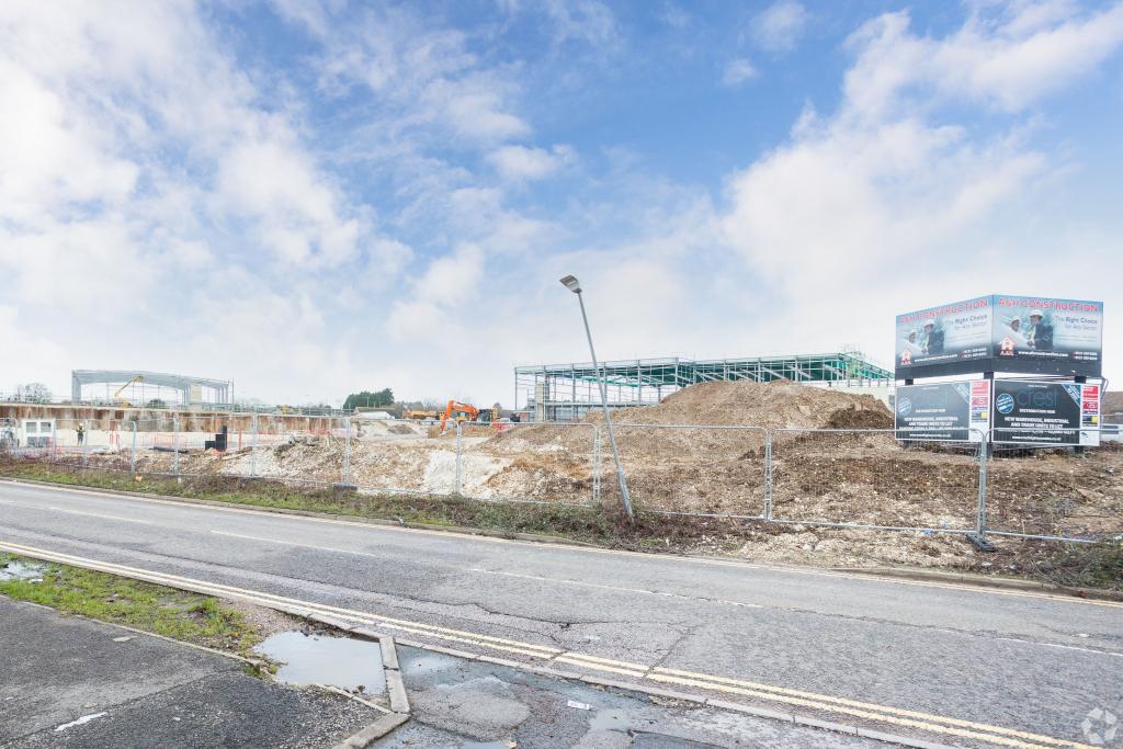 Crest Distribution Park - Industrial Warehouse, High Wycombe, Buckinghamshire HP11 1TU
