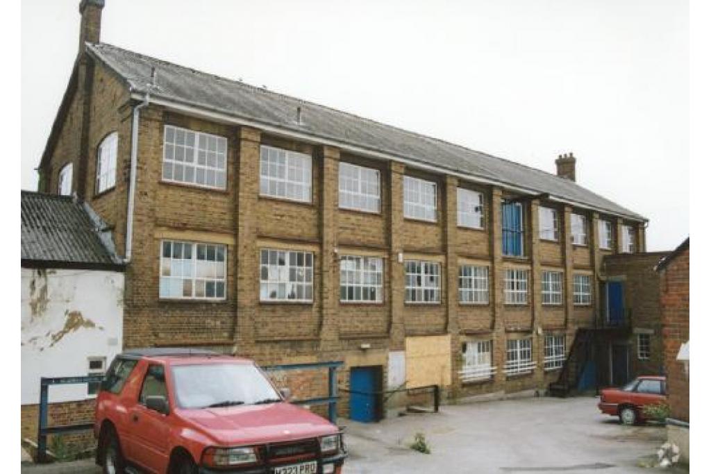 Dashwood Industrial Estate - Industrial Service Unit, High Wycombe, Buckinghamshire HP12 3DZ