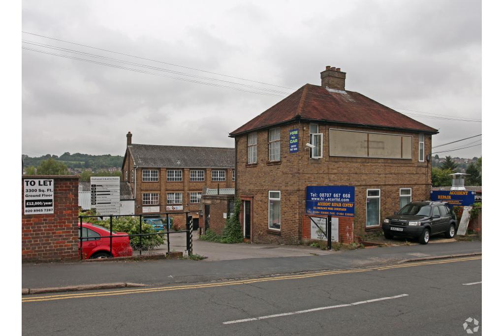 Dashwood Industrial Estate - Industrial Service Unit, High Wycombe, Buckinghamshire HP12 3DZ