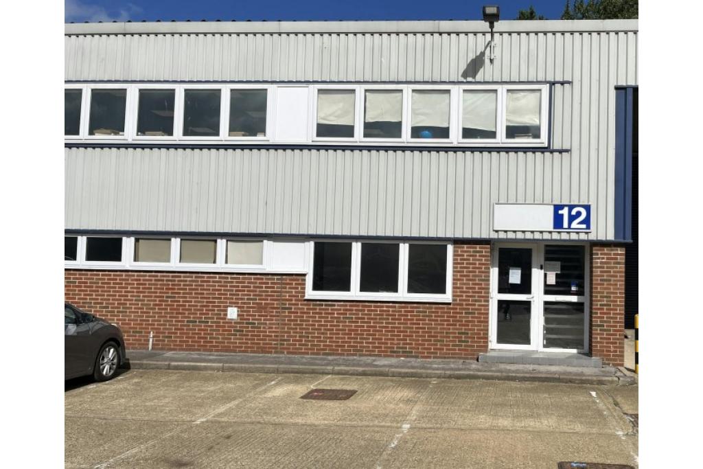 Farmbrough Clos – Stocklake Park, Industrial Distribution, Aylesbury, Buckinghamshire HP20 1DQ