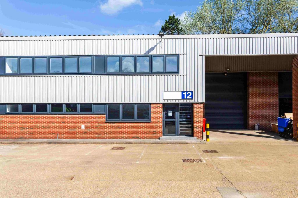 Farmbrough Clos – Stocklake Park, Industrial Distribution, Aylesbury, Buckinghamshire HP20 1DQ