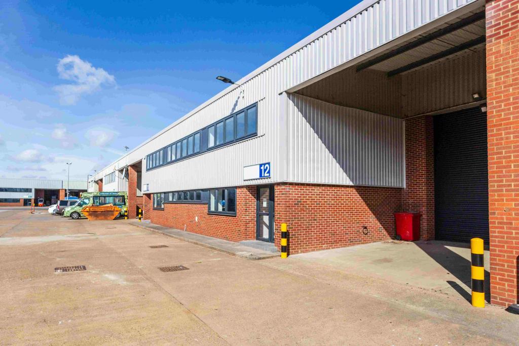 Farmbrough Clos – Stocklake Park, Industrial Distribution, Aylesbury, Buckinghamshire HP20 1DQ