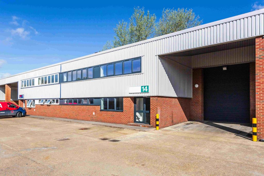 Farmbrough Clos – Stocklake Park, Industrial Distribution, Aylesbury, Buckinghamshire HP20 1DQ
