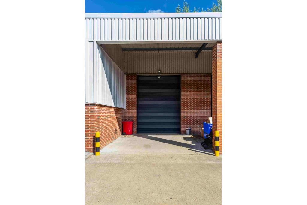 Farmbrough Clos – Stocklake Park, Industrial Distribution, Aylesbury, Buckinghamshire HP20 1DQ
