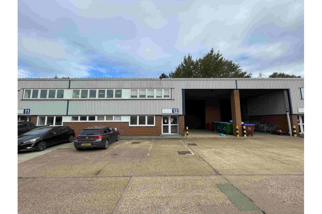 Farmbrough Clos – Stocklake Park, Industrial Distribution, Aylesbury, Buckinghamshire HP20 1DQ