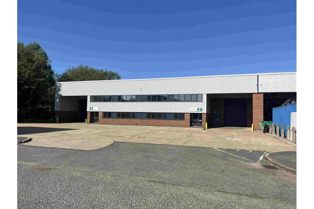 1–3 Farmbrough Clos - Industrial Distribution, Aylesbury, Buckinghamshire HP20 1DQ