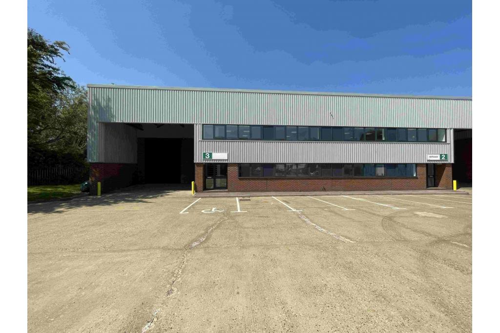 1–3 Farmbrough Clos - Industrial Distribution, Aylesbury, Buckinghamshire HP20 1DQ
