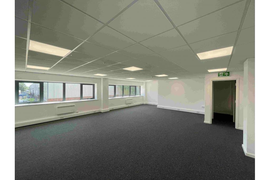 1–3 Farmbrough Clos - Industrial Distribution, Aylesbury, Buckinghamshire HP20 1DQ