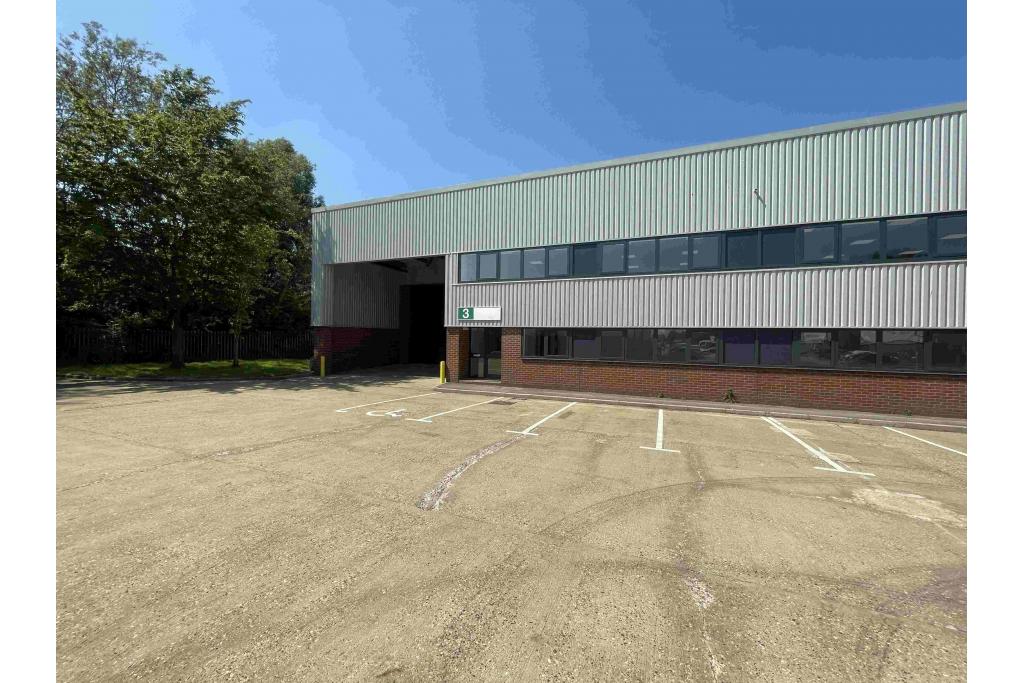 1–3 Farmbrough Clos - Industrial Distribution, Aylesbury, Buckinghamshire HP20 1DQ