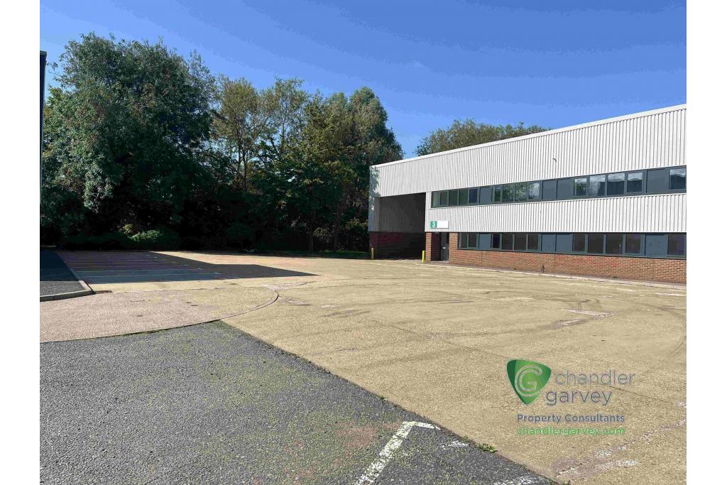 1–3 Farmbrough Clos - Industrial Distribution, Aylesbury, Buckinghamshire HP20 1DQ
