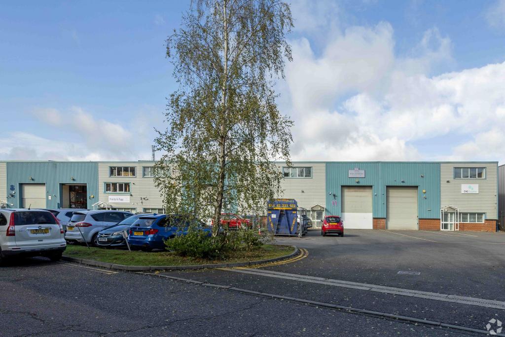 Heron Business Park, Eastman Way - Industrial Warehouse Unit, Hemel Hempstead, Hertfordshire HP2 7FW