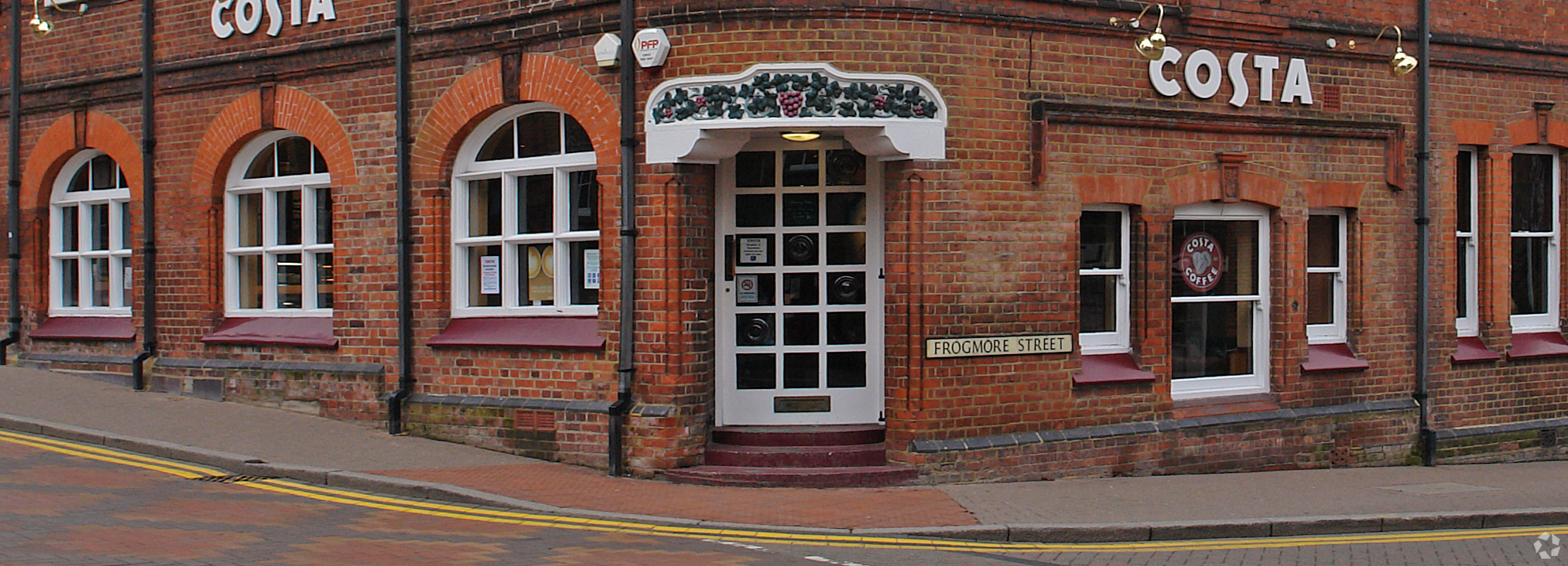 64 High St – George House - Shopfront Retail/Office, Tring, Hertfordshire HP23 4AF