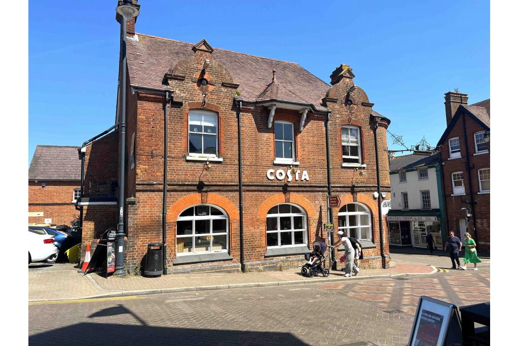 64 High St – George House - Shopfront Retail/Office, Tring, Hertfordshire HP23 4AF