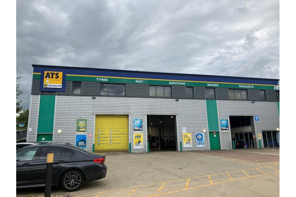 London Road Trade Centre - Industrial Service Park, Hemel Hempstead, Hertfordshire HP3 9PH