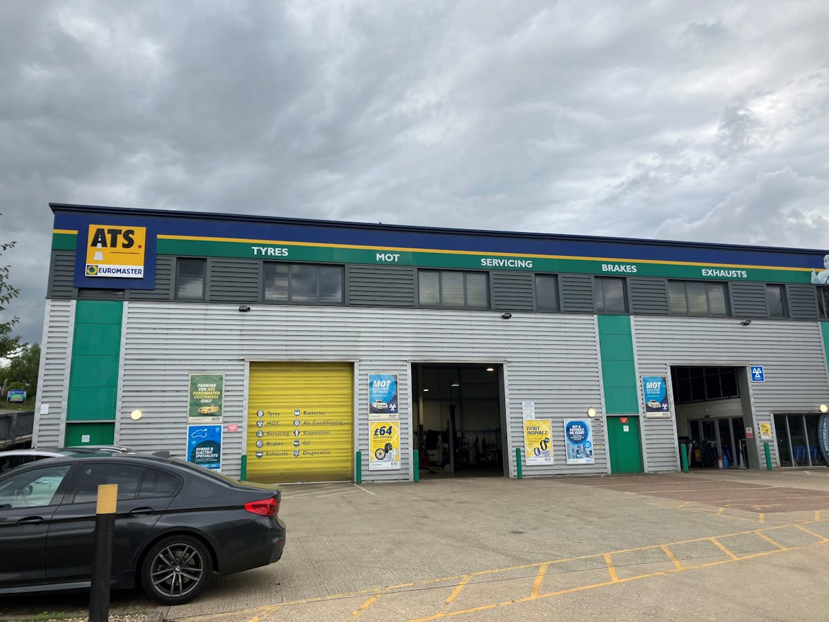 London Road Trade Centre - Industrial Service Park, Hemel Hempstead, Hertfordshire HP3 9PH