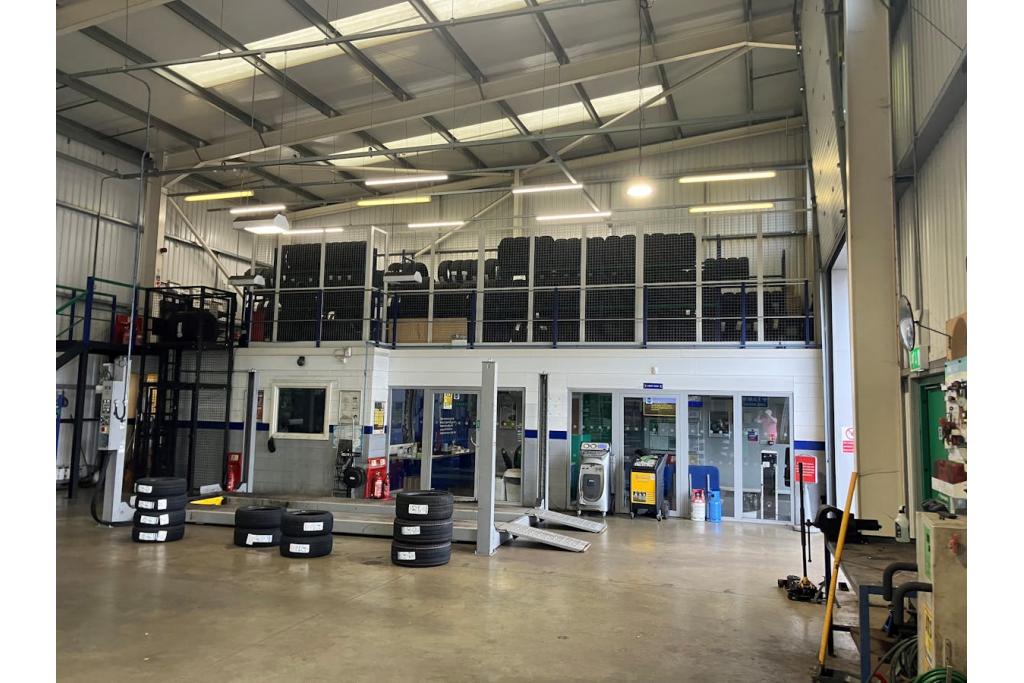 London Road Trade Centre - Industrial Service Park, Hemel Hempstead, Hertfordshire HP3 9PH