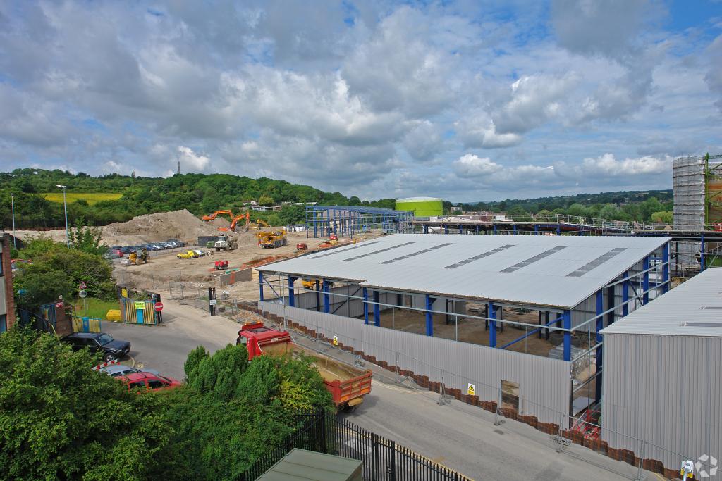 London Road Trade Centre - Industrial Service Park, Hemel Hempstead, Hertfordshire HP3 9PH