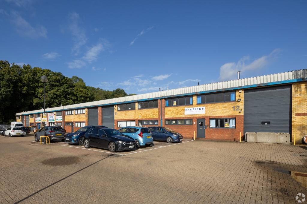 Mark Rd – Units 6–12 - Saracen Industrial Estate, Warehouse, Hemel Hempstead, Hertfordshire HP2 7BJ