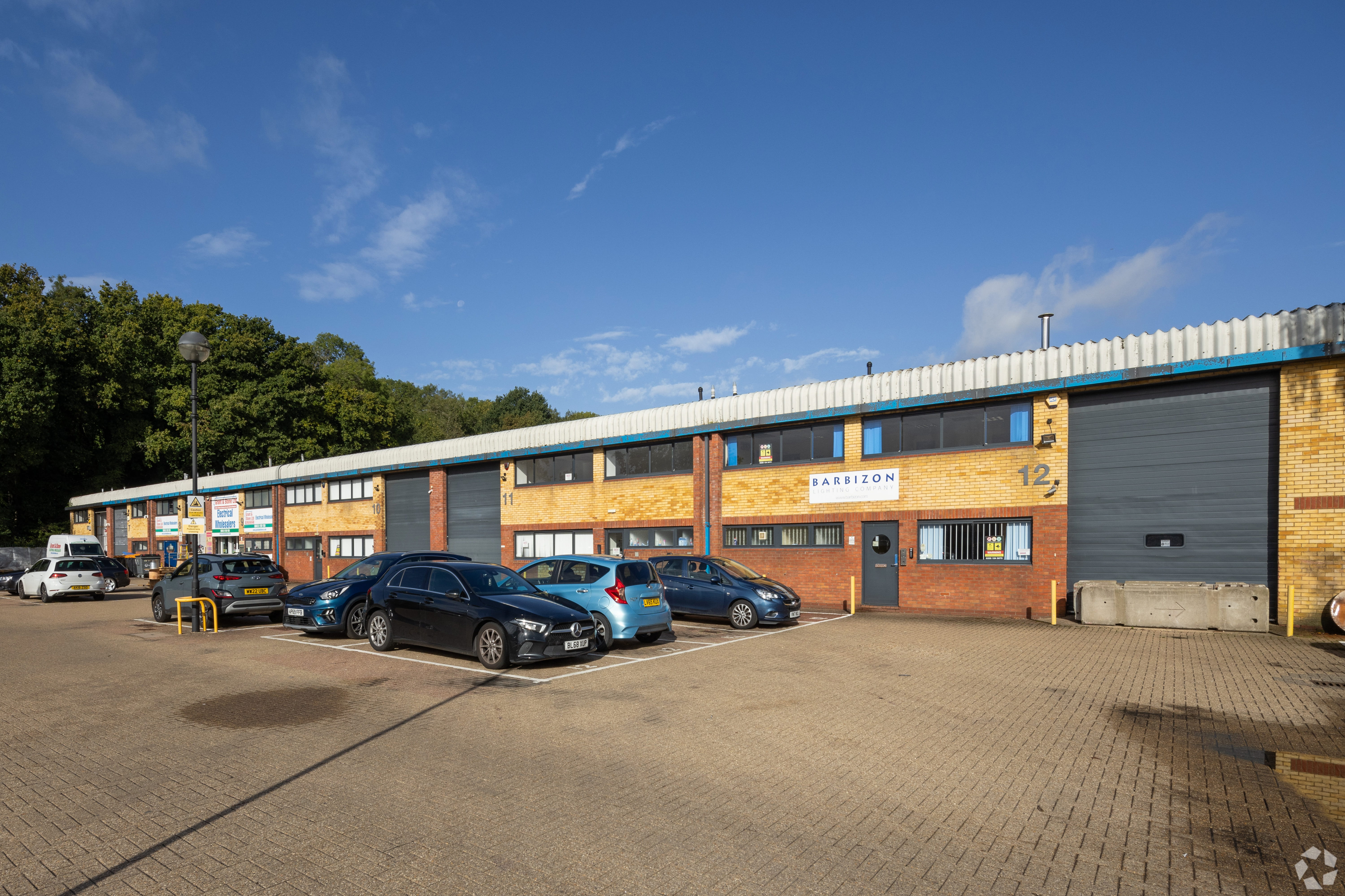 Mark Rd – Units 6–12 - Saracen Industrial Estate, Warehouse, Hemel Hempstead, Hertfordshire HP2 7BJ
