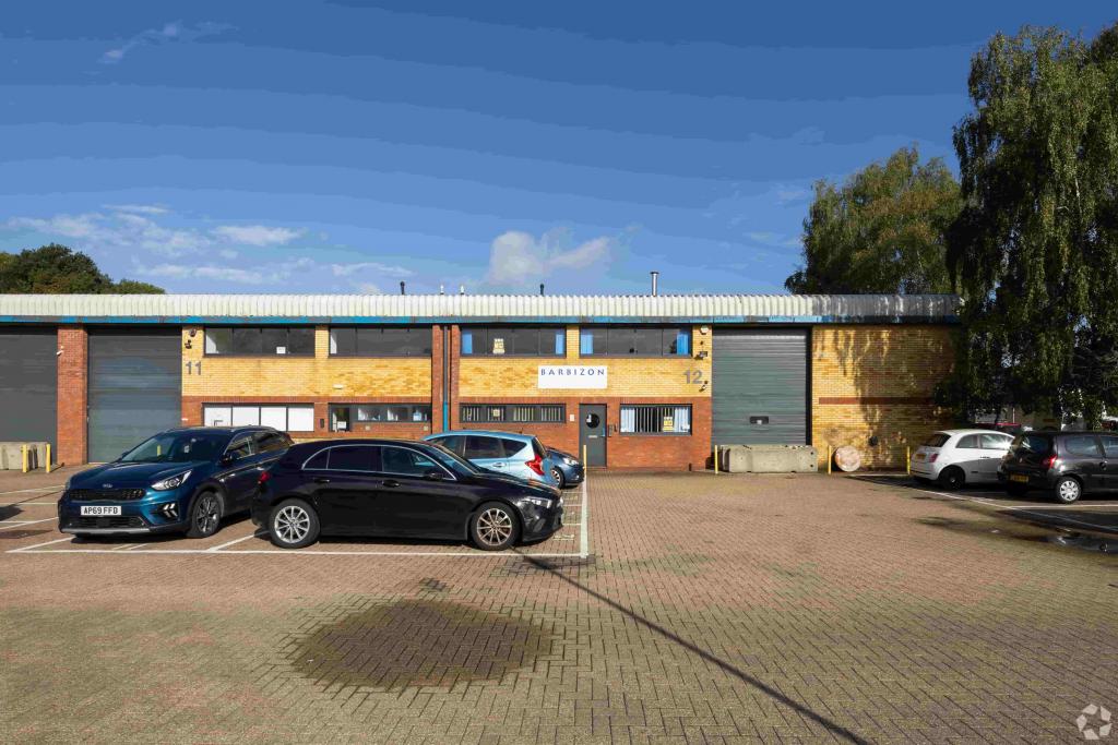 Mark Rd – Units 6–12 - Saracen Industrial Estate, Warehouse, Hemel Hempstead, Hertfordshire HP2 7BJ
