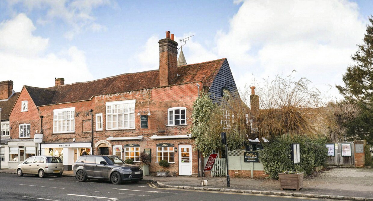 1 Market Square - Restaurant / Retail Unit, Amersham, Buckinghamshire HP7 0DF